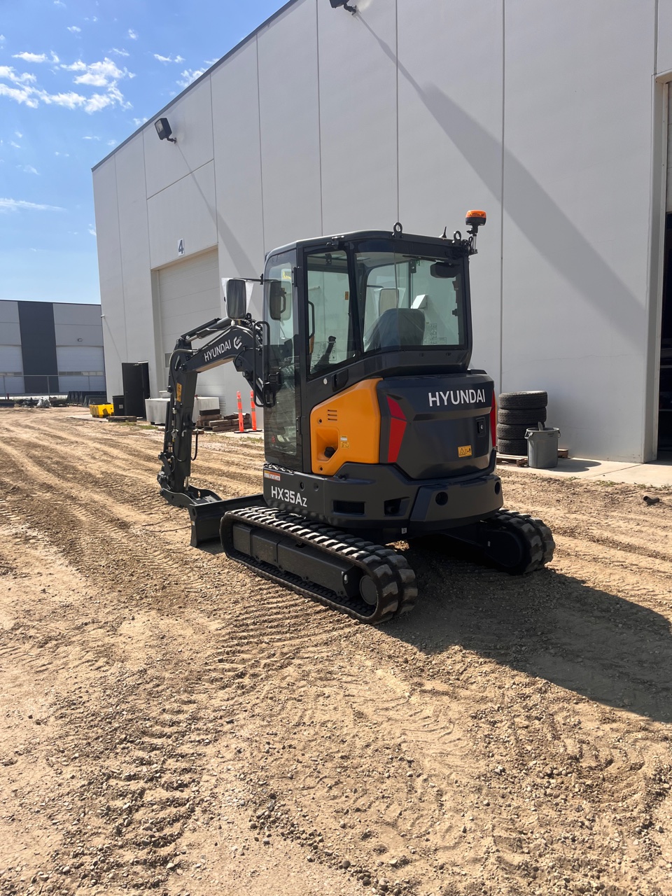 Hyundai HX35AZ 2026