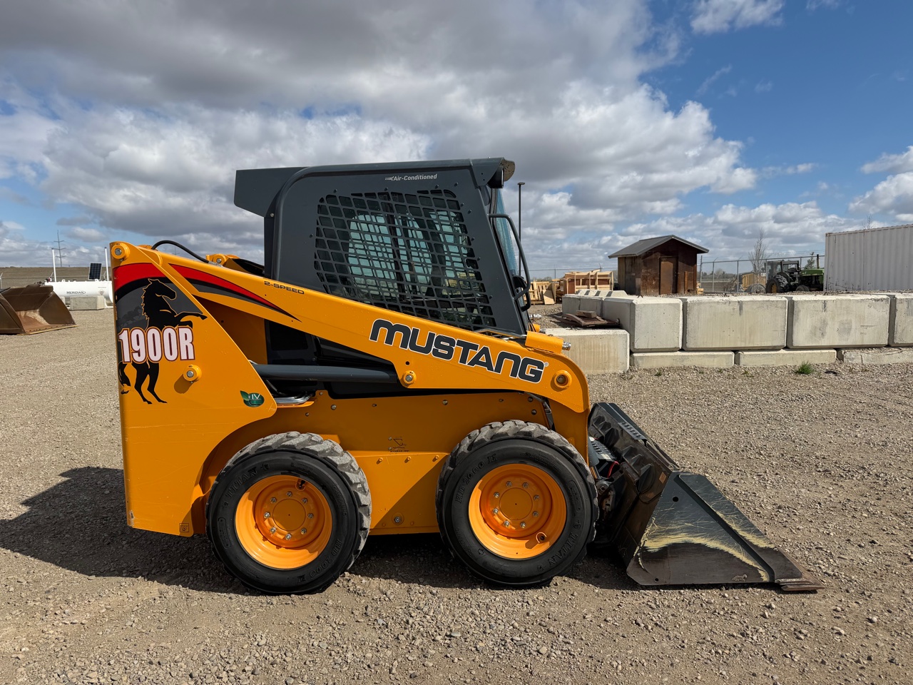 Used CE 1900R 2015