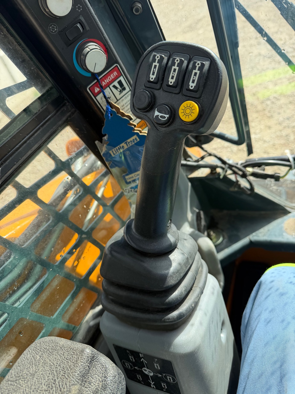 Used CE 1900R 2015