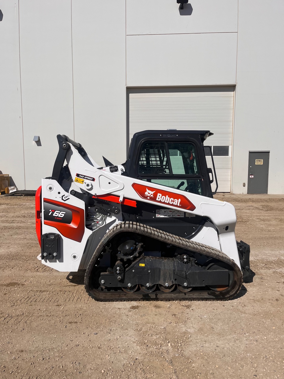 Bobcat T66 2025